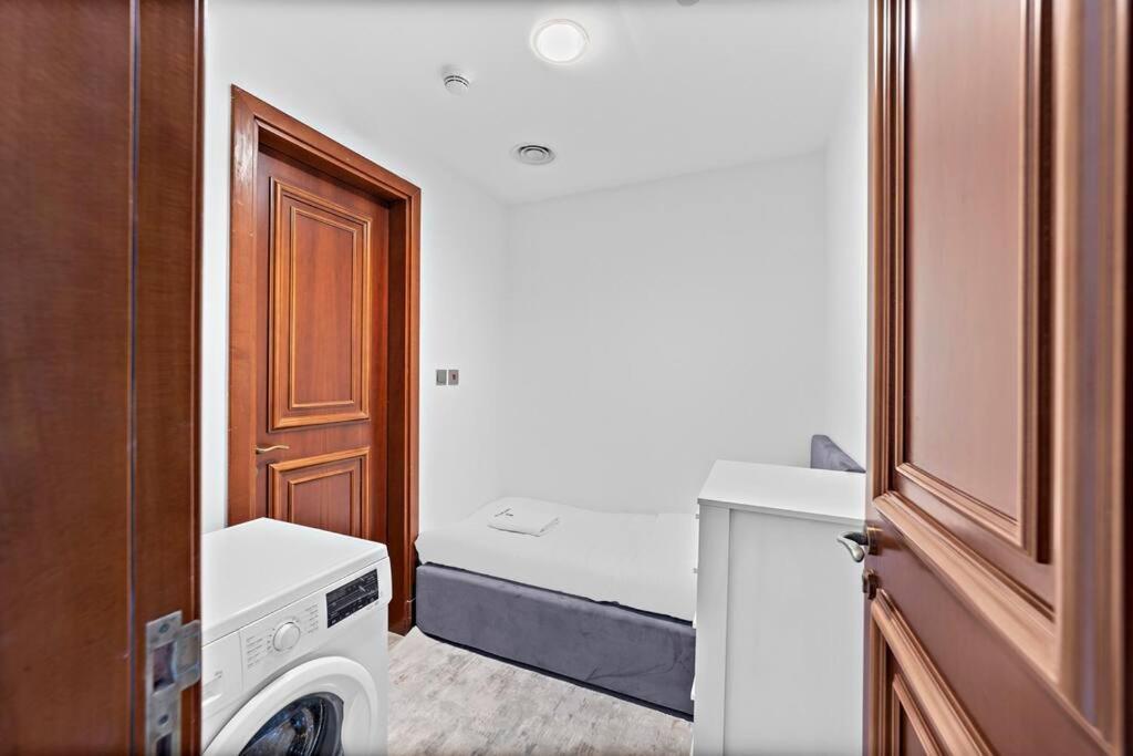 Stonetree - Elegant 2br With 1 Maids Apartment Dubai