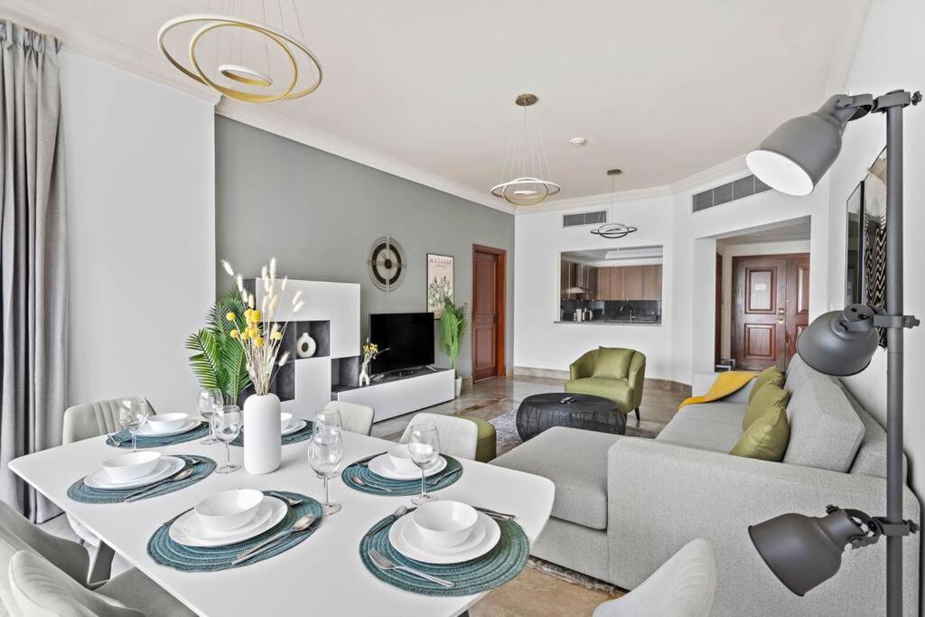 Stonetree - Elegant 2br With 1 Maids