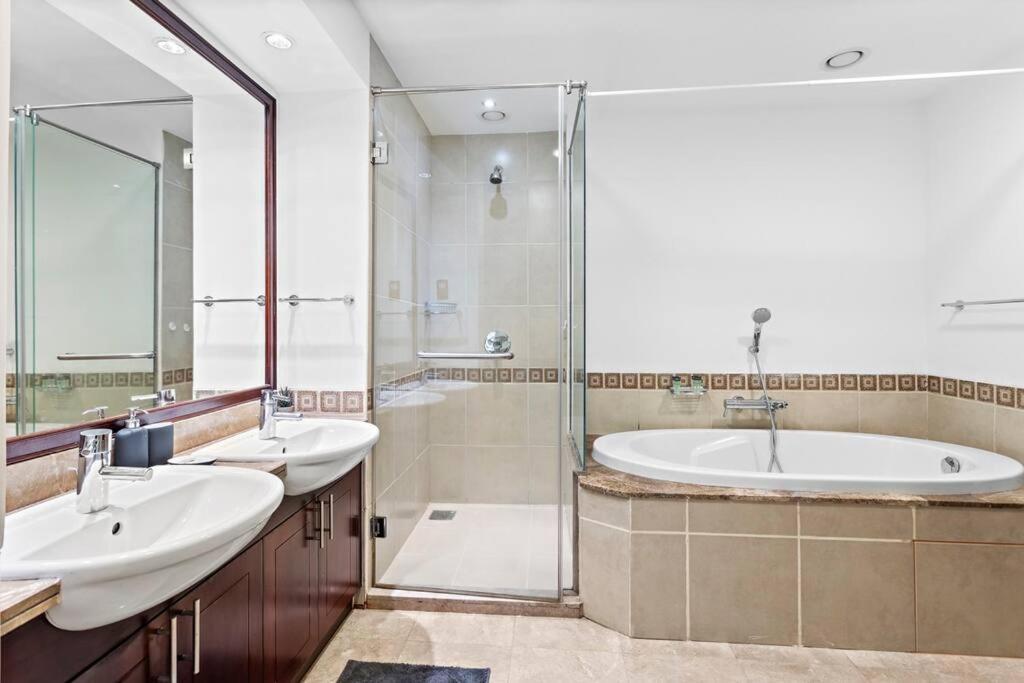 Stonetree - Elegant 2br With 1 Maids *