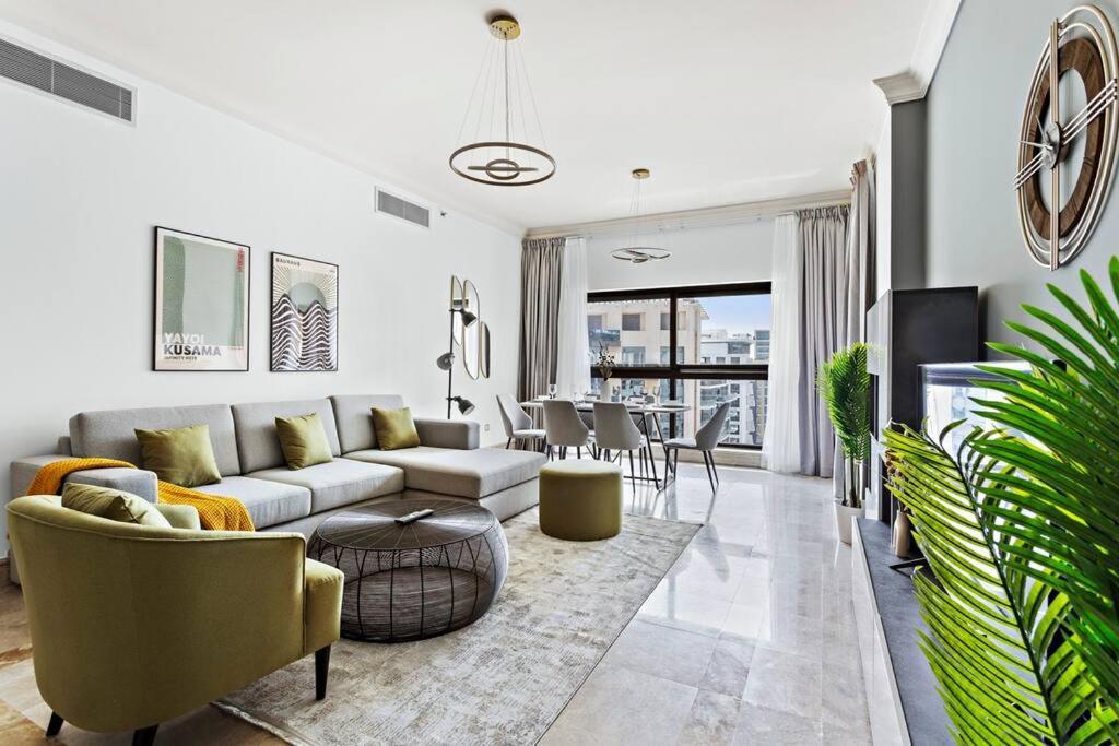 Stonetree - Elegant 2br With 1 Maids