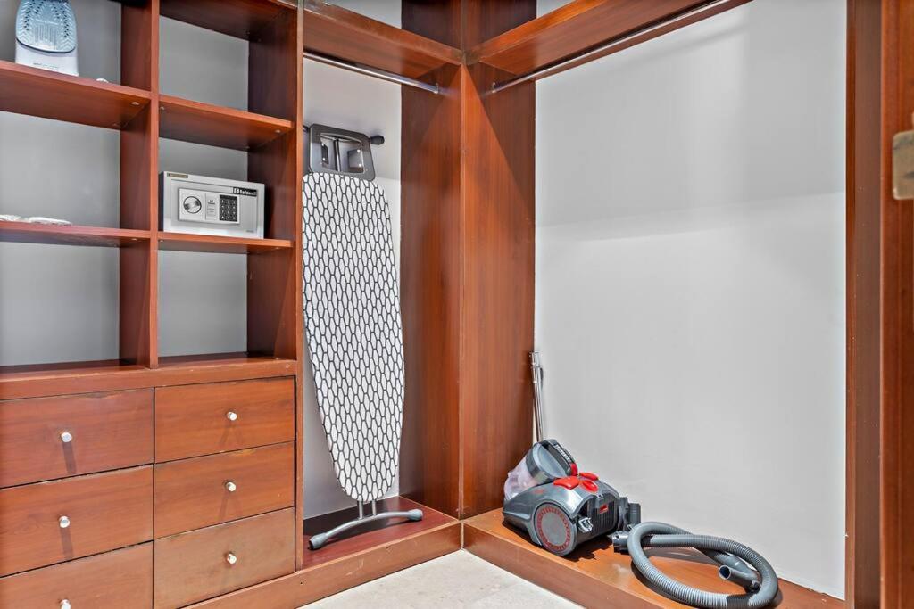 Stonetree - Elegant 2br With 1 Maids Apartment *